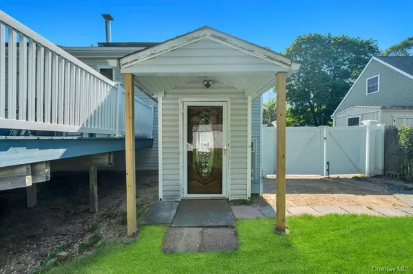 $3,000 | 20 Handsome Avenue, Selden, NY 11784