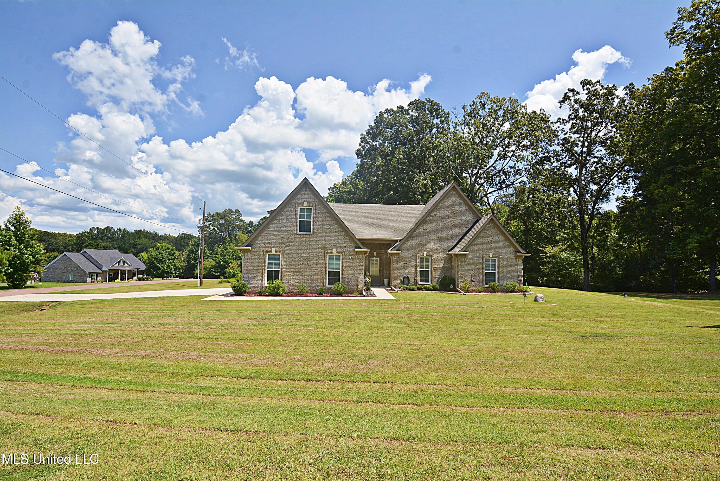 151 Oak Ridge Lakes Drive Coldwater, MS 38618 - Photo 1 of 27 Front of Home