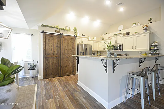 $389,900 | 151 Oak Ridge Lakes Drive, Coldwater, MS 38618