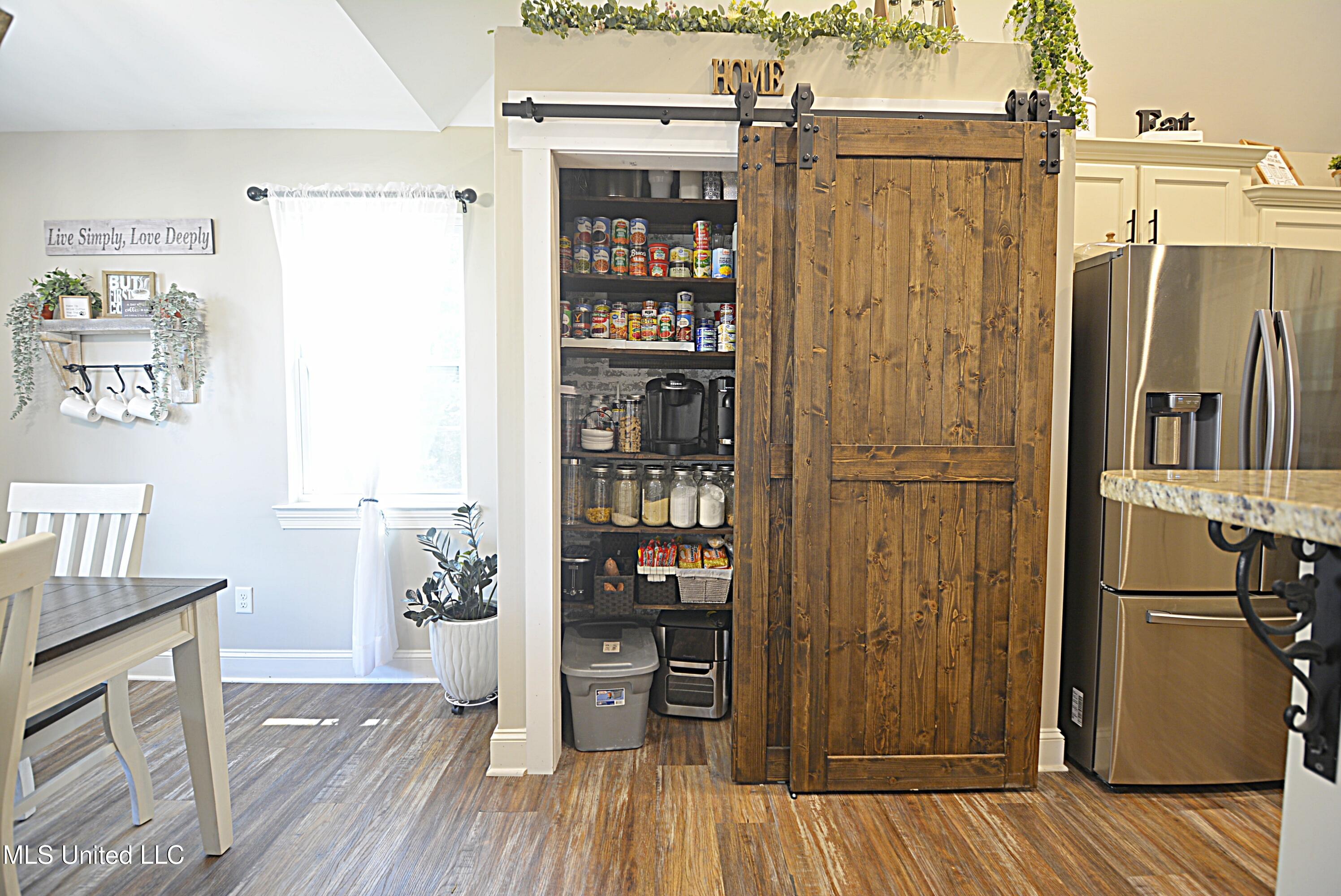 151 Oak Ridge Lakes Drive Coldwater, MS 38618 - Photo 12 of 27 Pantry Open