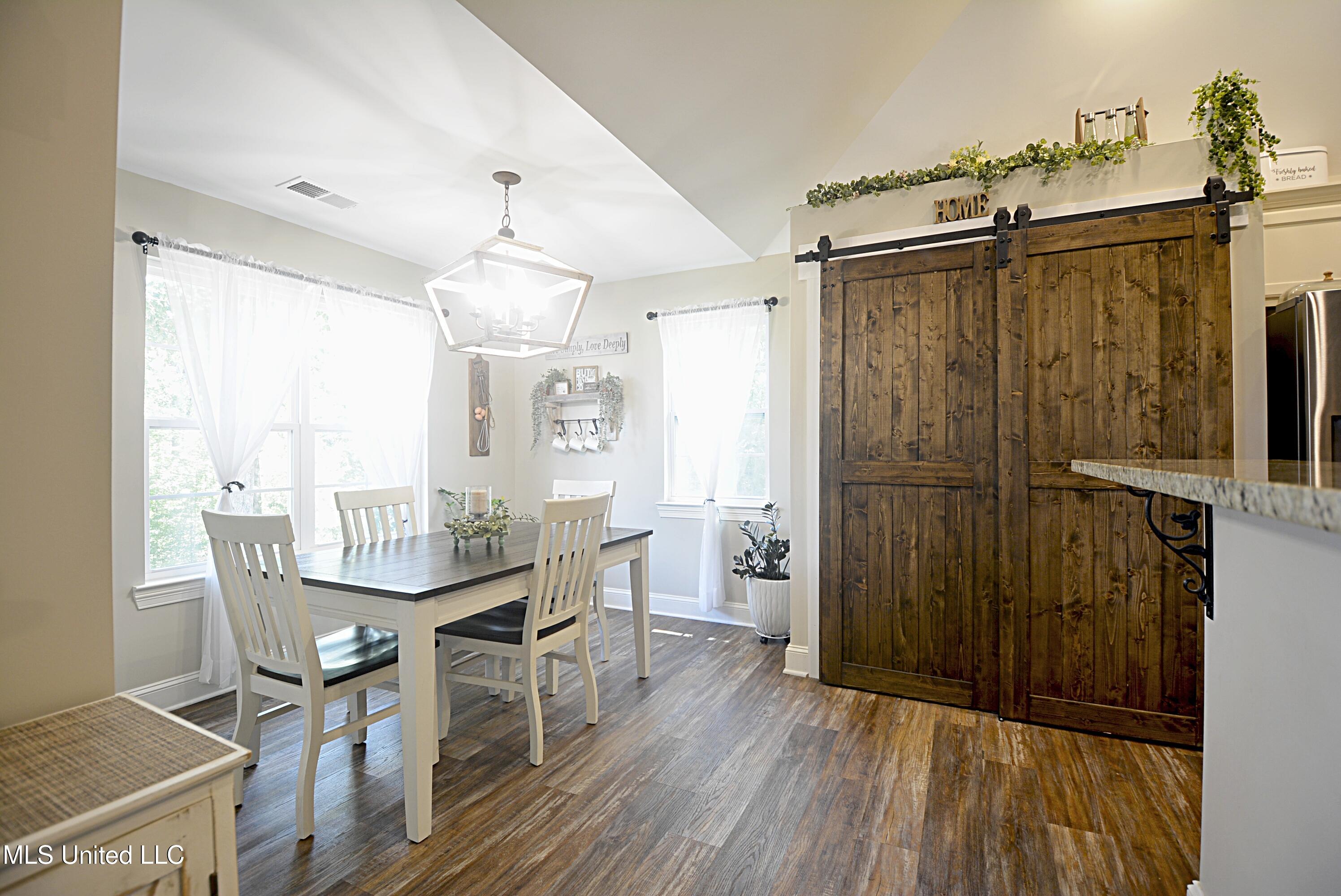 151 Oak Ridge Lakes Drive Coldwater, MS 38618 - Photo 13 of 27 Breakfast Area