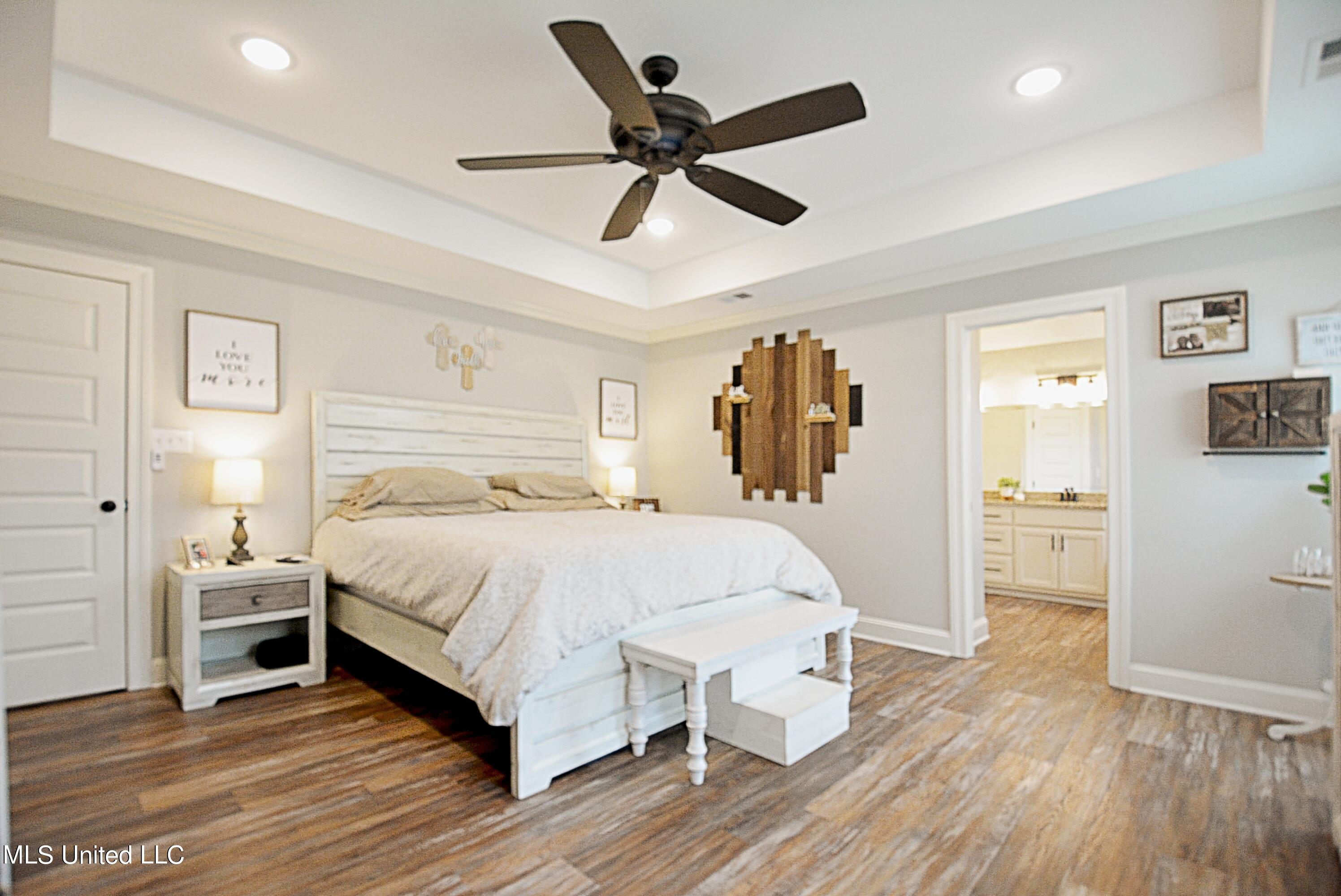 151 Oak Ridge Lakes Drive Coldwater, MS 38618 - Photo 14 of 27 Master Bedroom