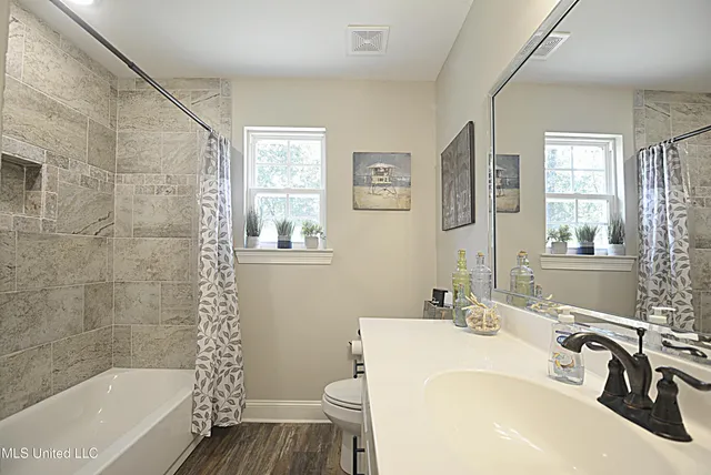 $389,900 | 151 Oak Ridge Lakes Drive, Coldwater, MS 38618