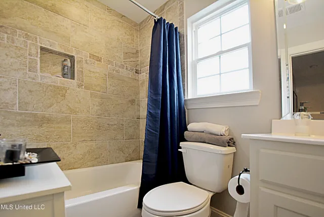 $389,900 | 151 Oak Ridge Lakes Drive, Coldwater, MS 38618