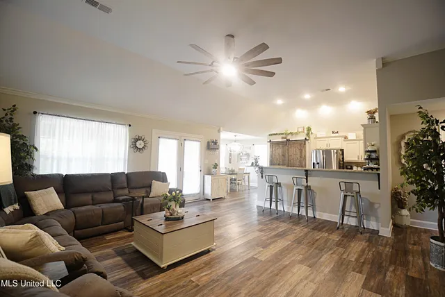 $389,900 | 151 Oak Ridge Lakes Drive, Coldwater, MS 38618