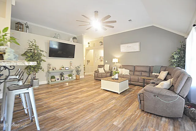 $389,900 | 151 Oak Ridge Lakes Drive, Coldwater, MS 38618