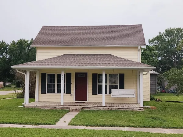 $159,450 | 616 South 7th Street, Burlington, KS 66839