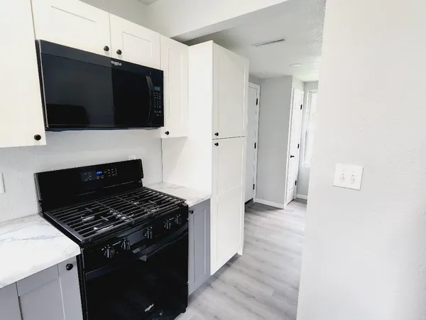 $159,450 | 616 South 7th Street, Burlington, KS 66839