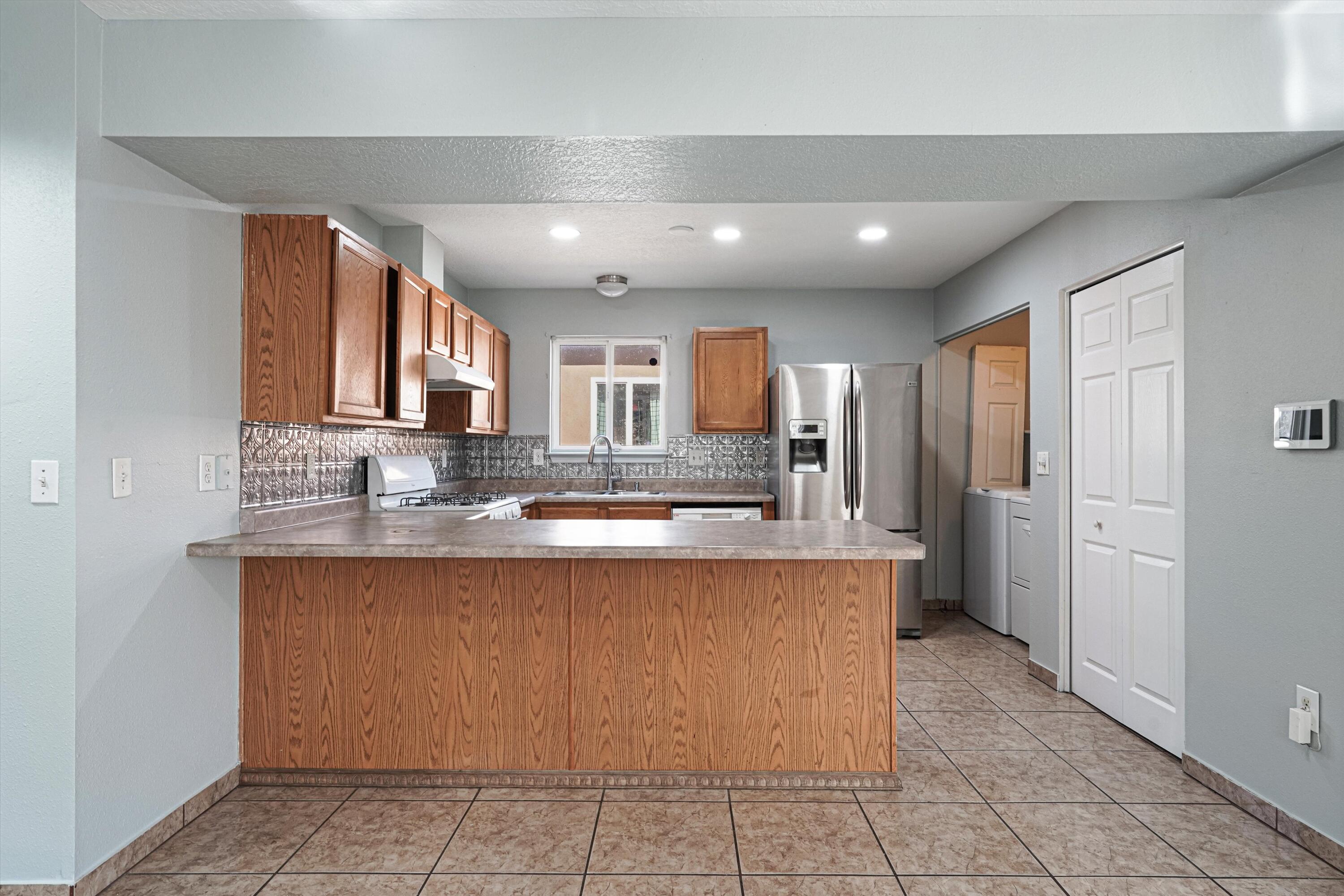 6427 Trujillo Road Southwest Albuquerque, NM 87121 - Photo 8 of 29 Gallery Image 8