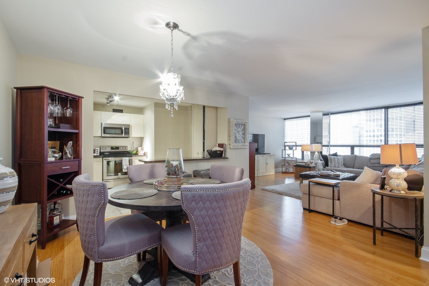 110 East Delaware Place, Unit 2003 Chicago, IL 60611 - Photo 6 of 10