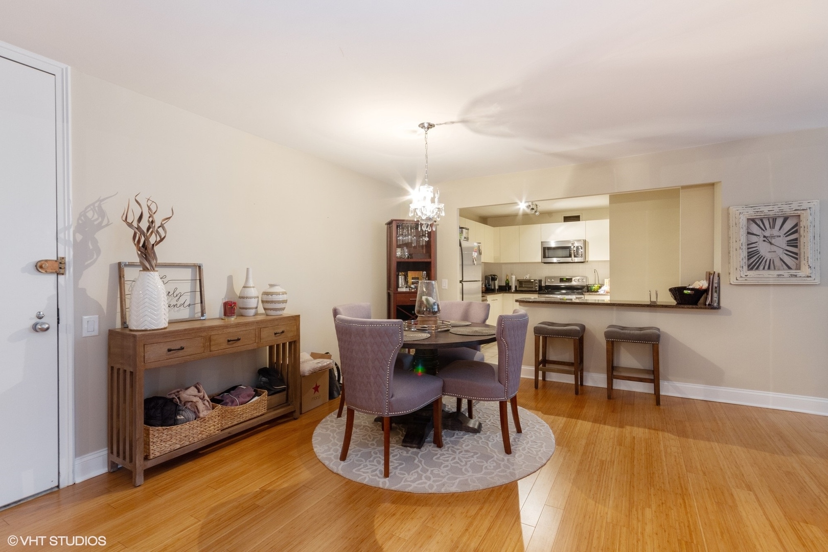 110 East Delaware Place, Unit 2003 Chicago, IL 60611 - Photo 7 of 10