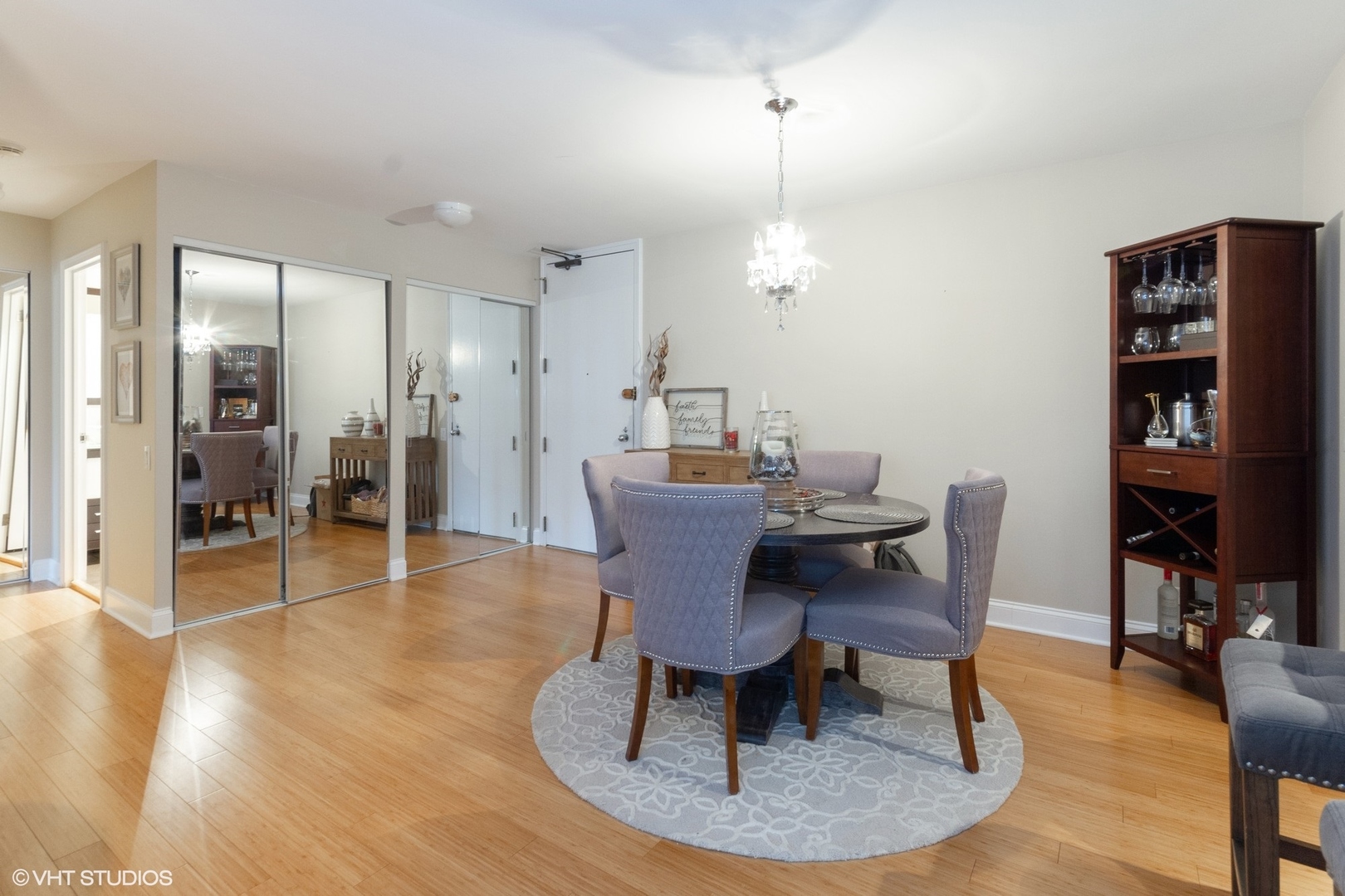 110 East Delaware Place, Unit 2003 Chicago, IL 60611 - Photo 8 of 10