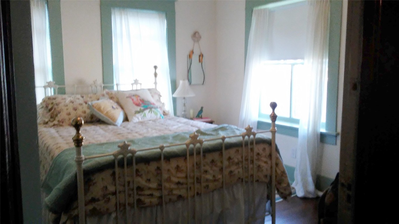 1701 Sylvester Road Houston, TX 77009 - Photo 11 of 19 Bedroom.