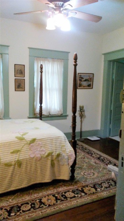 1701 Sylvester Road Houston, TX 77009 - Photo 12 of 19 Bedroom.