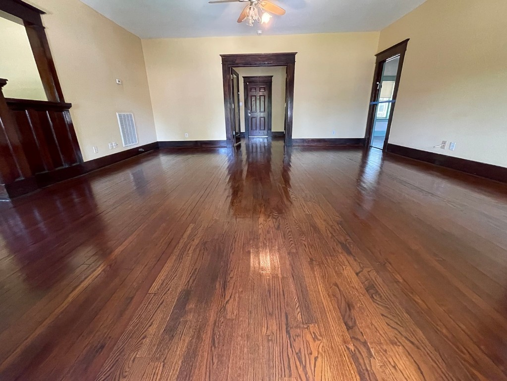 1701 Sylvester Road Houston, TX 77009 - Photo 2 of 19 Living area. Very spacious, 19x19!