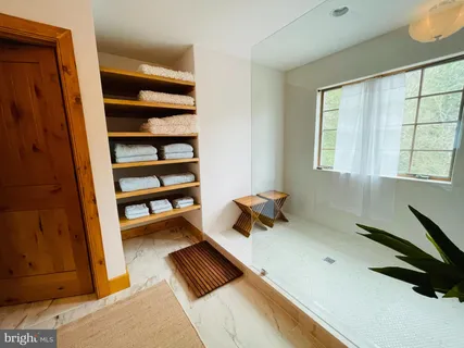 a picture of tennis court