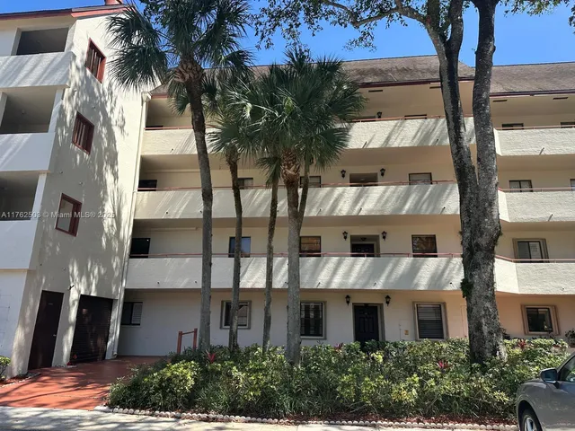 $210,000 | 12524 Shoreline Drive, Unit 104, Wellington, FL 33414