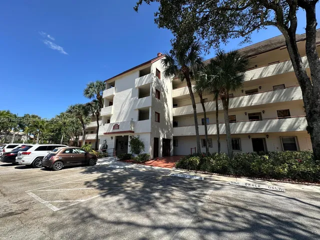 $210,000 | 12524 Shoreline Drive, Unit 104, Wellington, FL 33414