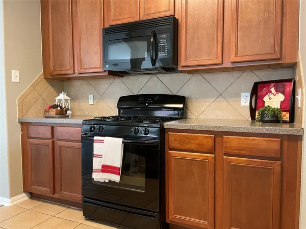 $1,900 | 5426 Rio Drive, Baytown, TX 77521