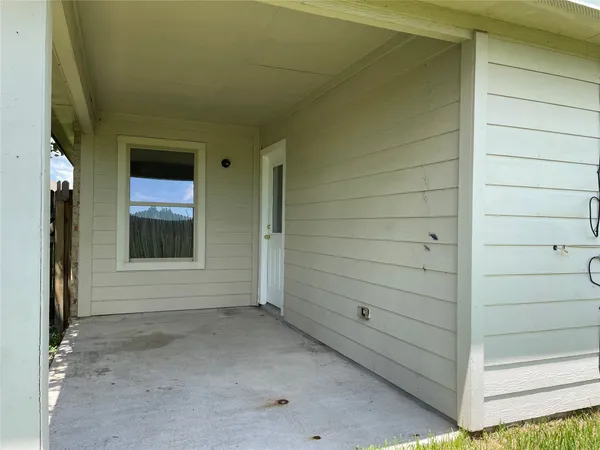 $1,900 | 5426 Rio Drive, Baytown, TX 77521
