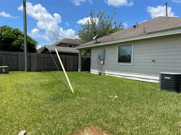 $1,900 | 5426 Rio Drive, Baytown, TX 77521