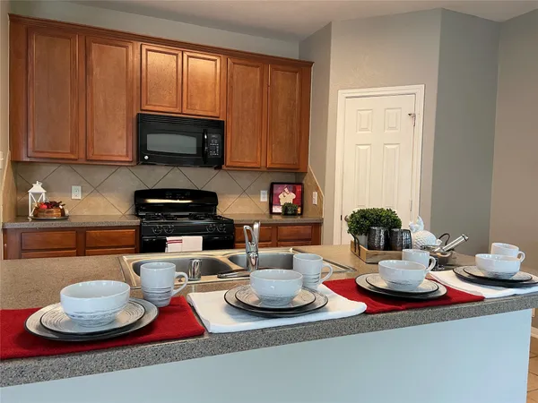 $1,900 | 5426 Rio Drive, Baytown, TX 77521