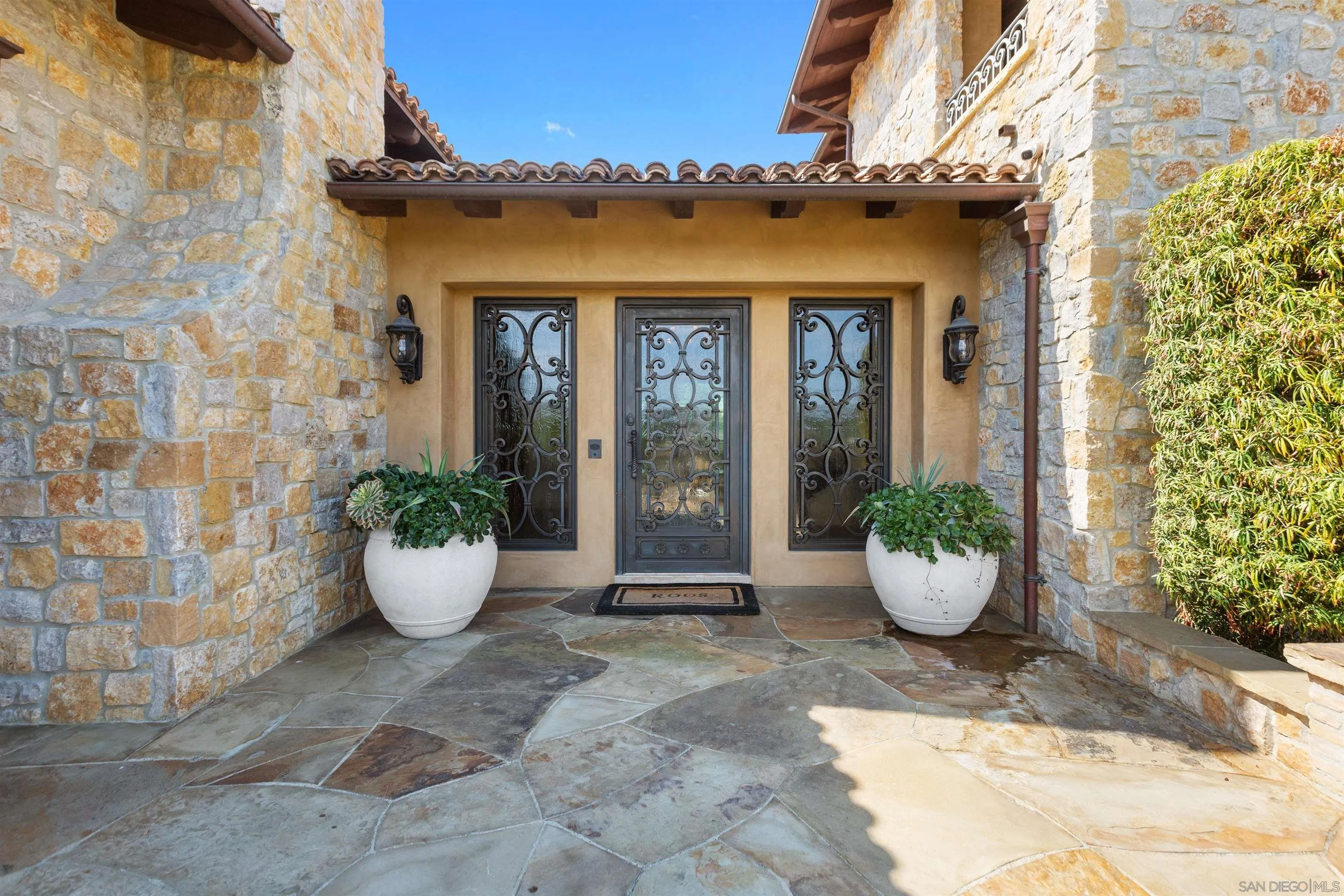 6309 Strada Fragante Rancho Santa Fe, CA 92091 - Photo 5 of 49 a view of a patio with potted plants