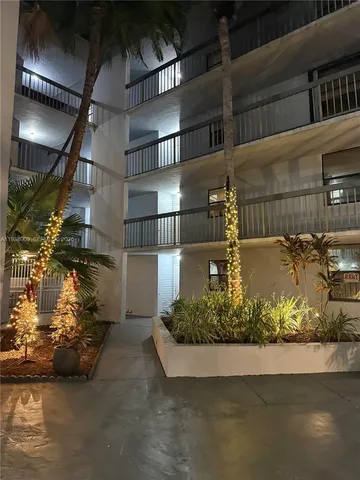 $2,000 | 12209 Southwest 14th Lane, Unit 1302, Miami, FL 33184