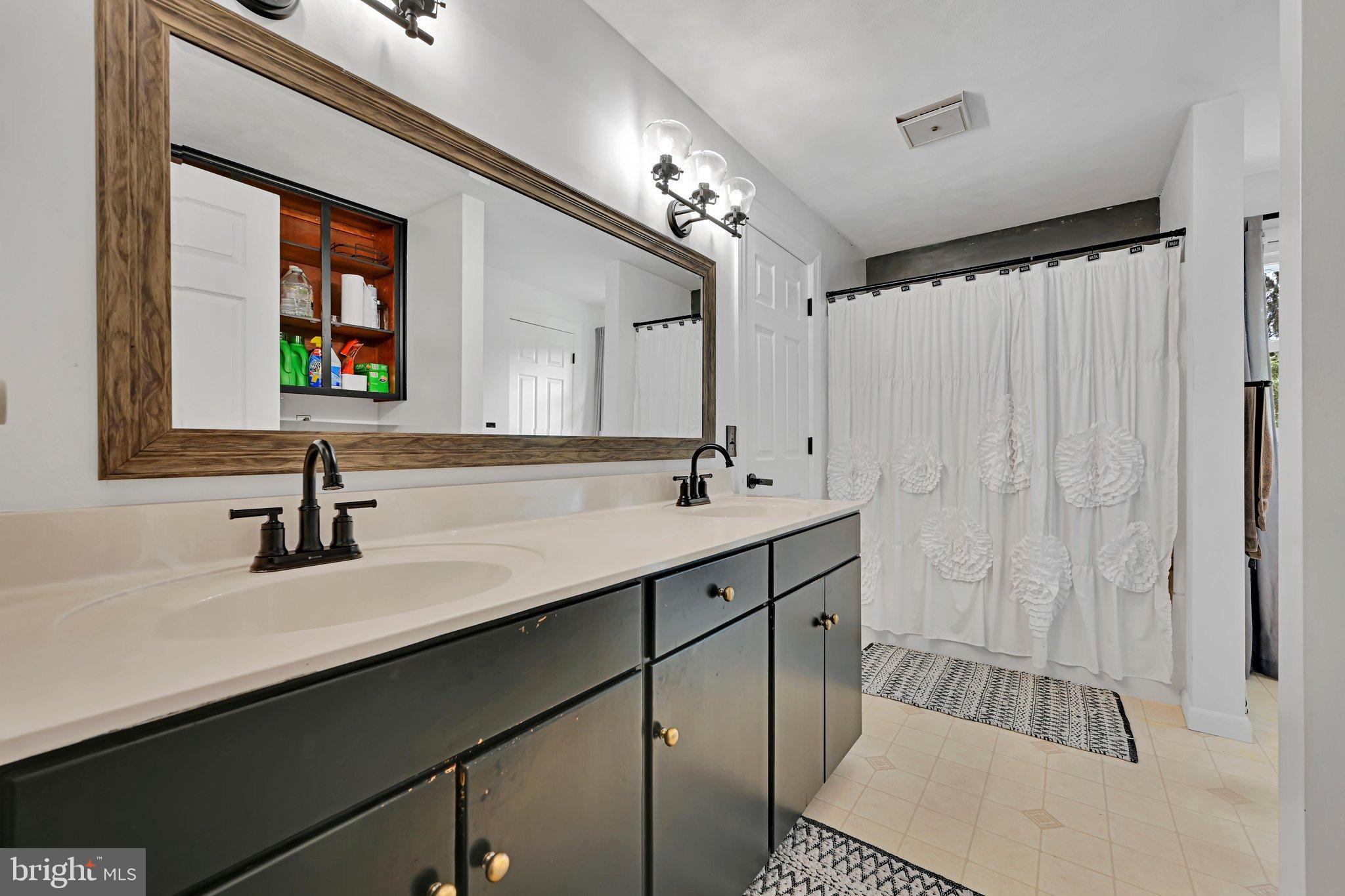 459 Aberdeen Road Elizabethtown, PA 17022 - Photo 28 of 50 Bathroom