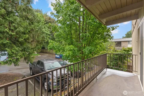 $359,000 | 11006 Northeast 68th Street, Unit 819, Kirkland, WA 98033