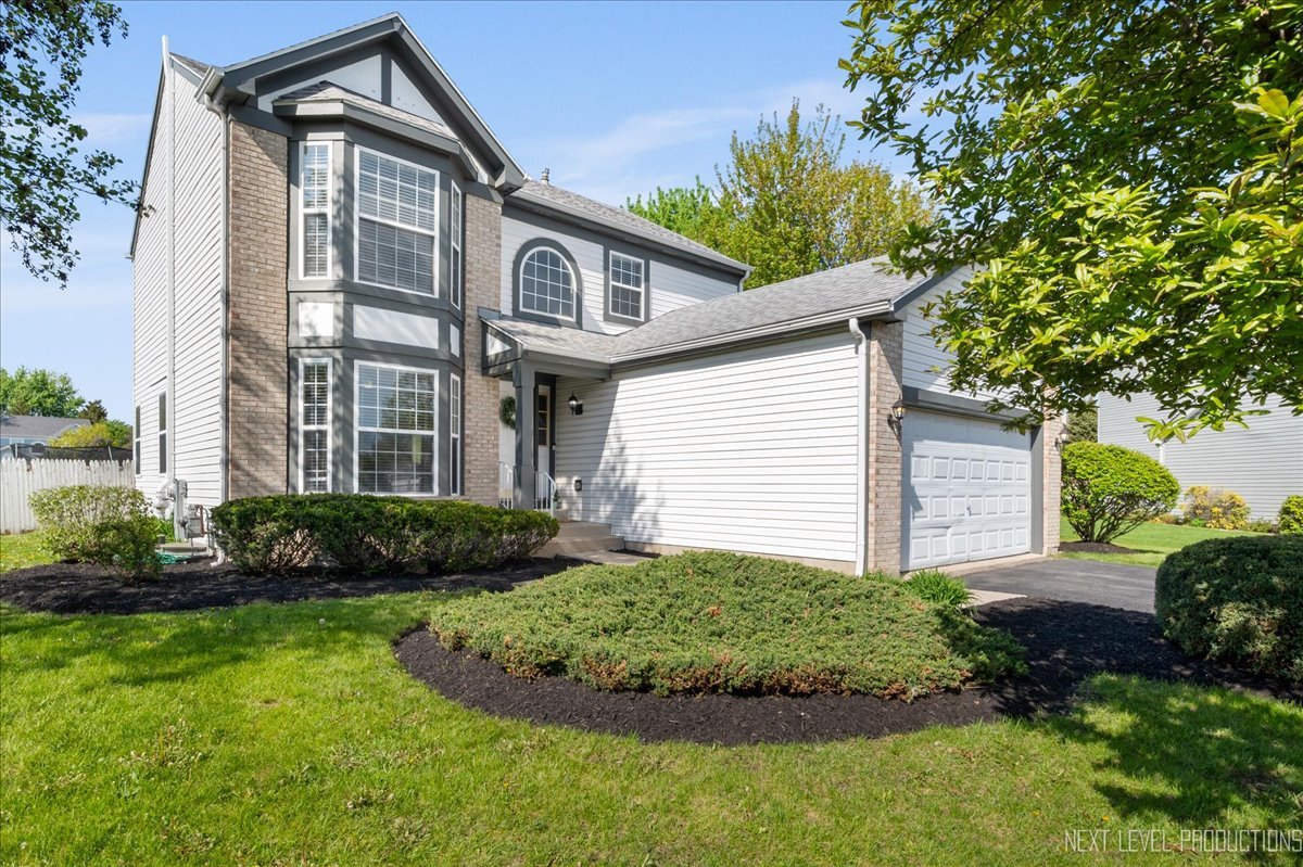 7 Roxbury Court South Elgin, IL 60177 - Photo 1 of 38
