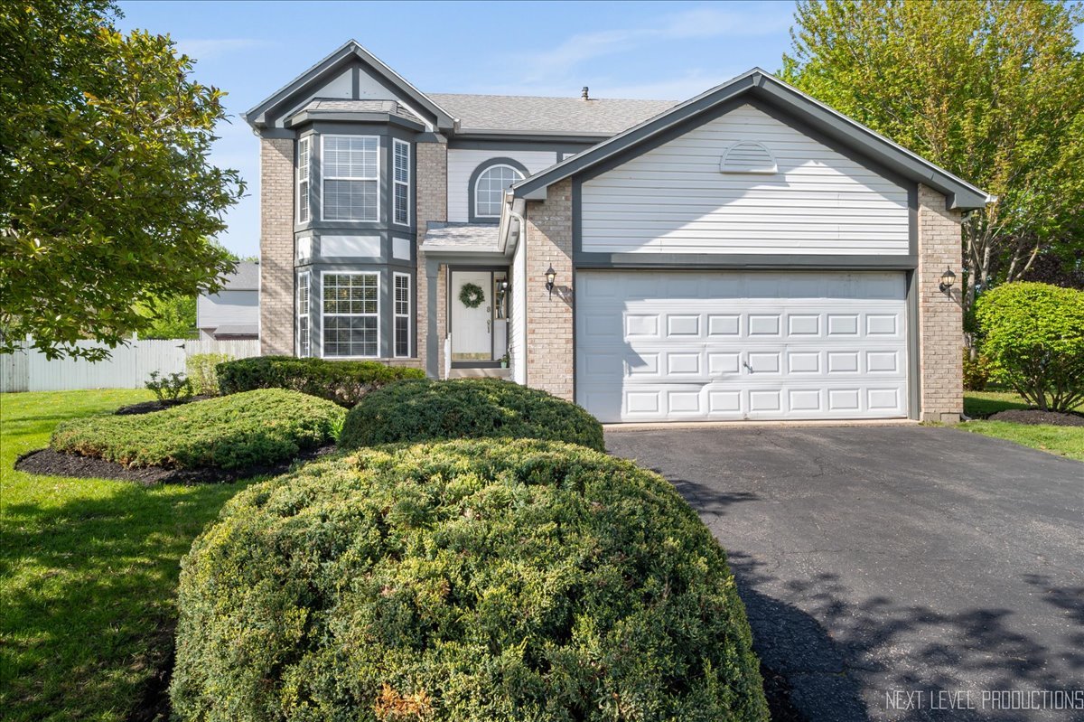 7 Roxbury Court South Elgin, IL 60177 - Photo 2 of 38