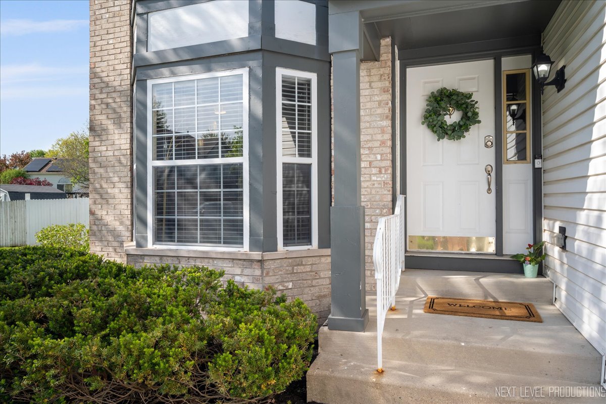 7 Roxbury Court South Elgin, IL 60177 - Photo 3 of 38