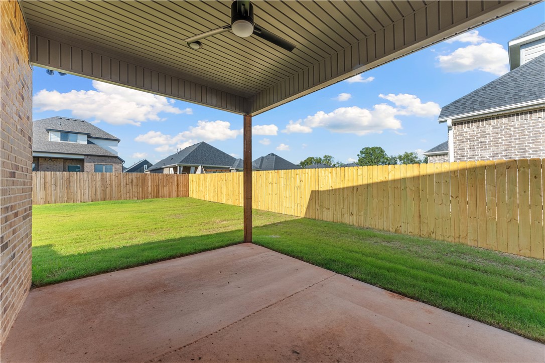1906 Ferguson Street Pea Ridge, AR 72751 - Photo 11 of 25 Covered back patio