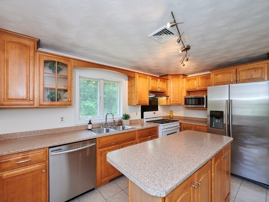 3 Forest Road Burlington, MA 01803 - Photo 5 of 19 Gallery Image 5