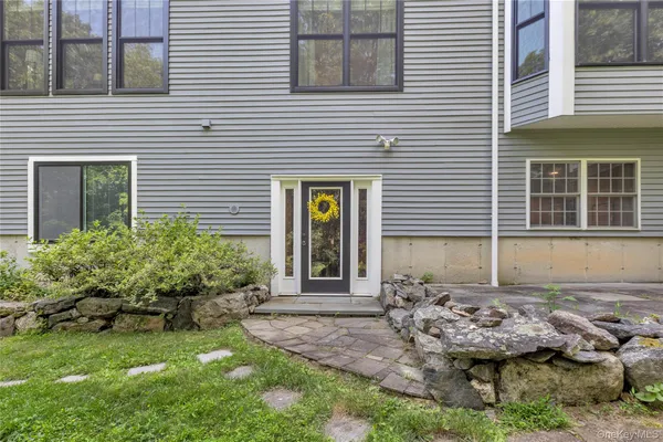 $3,200 | 22 Lauro Ridge Court, Unit LOWER LEVEL, Mahopac, NY 10541