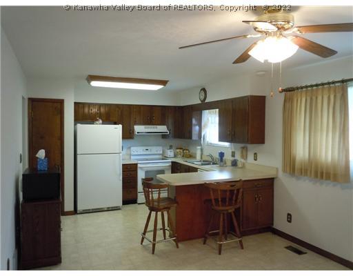 109 Rolling Acres Road Winfield, WV 25213 - Photo 2 of 10 Kitchen.