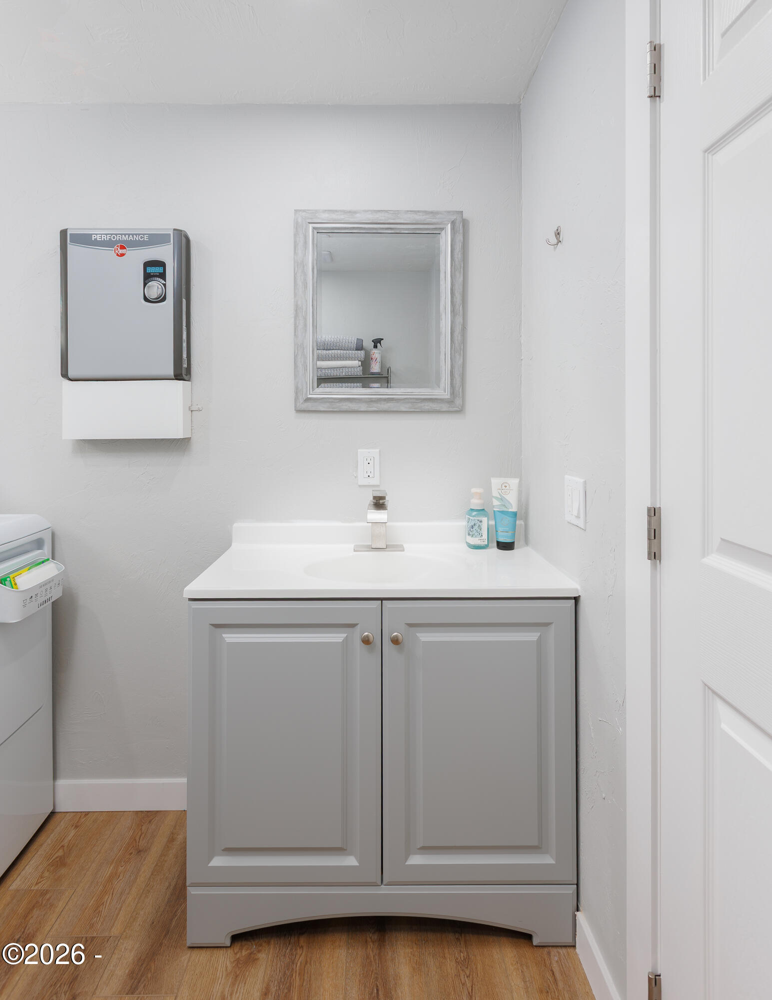 724 Southwest Ferry Avenue Siletz, OR 97380 - Photo 12 of 23 Bathroom