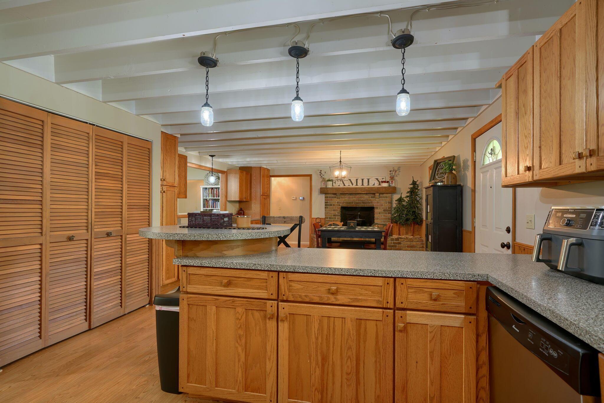 335 Pine Ridge Road Jackson, OH 45640 - Photo 29 of 49 28. Kitchen Area (12)