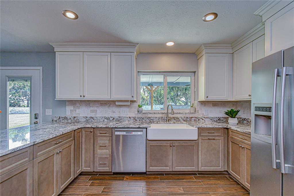 1419 Seffner Valrico Road Valrico, FL 33594 - Photo 16 of 32 Gallery Image 16