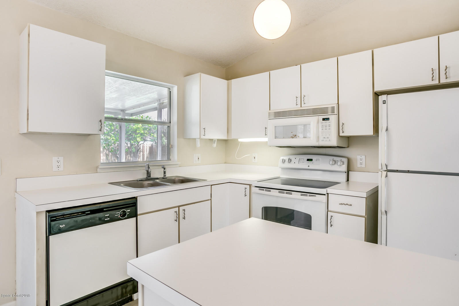 2139 Lansing Street Melbourne, FL 32935 - Photo 5 of 19 02_2139LansingSt-0096_mls