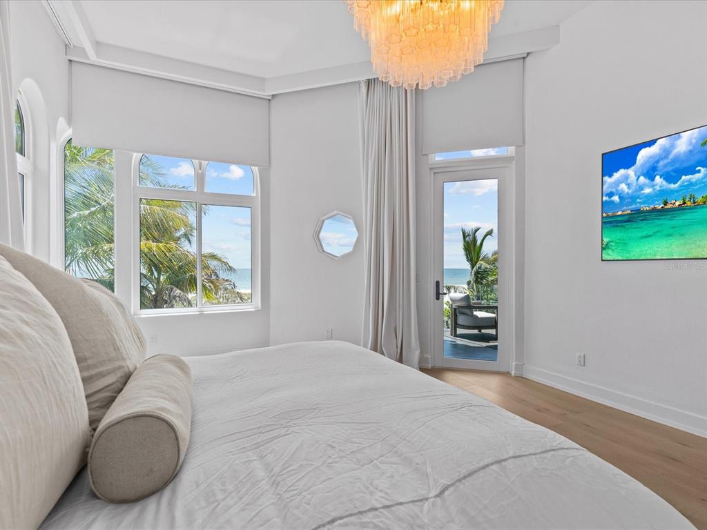 780 Eldorado Avenue Clearwater, FL 33767 - Photo 73 of 98 a bedroom with a bed and a large window