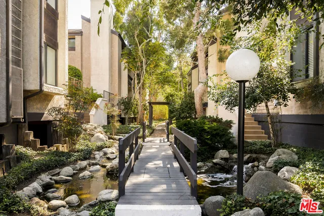 $825,000 | 8128 Manitoba Street, Unit 106, Playa del Rey, CA 90293