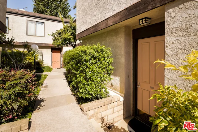 $825,000 | 8128 Manitoba Street, Unit 106, Playa del Rey, CA 90293