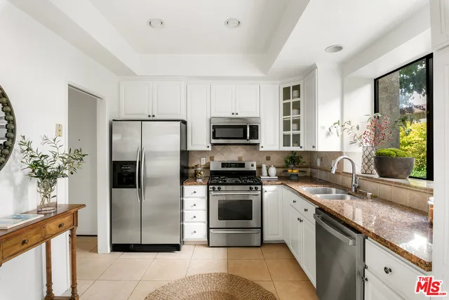 $825,000 | 8128 Manitoba Street, Unit 106, Playa del Rey, CA 90293