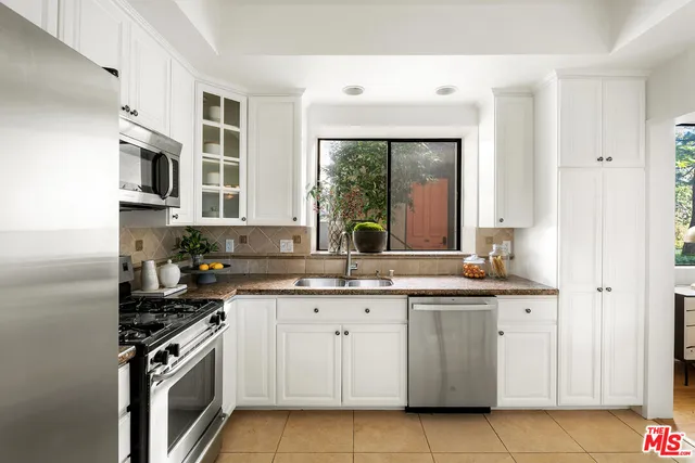 $825,000 | 8128 Manitoba Street, Unit 106, Playa del Rey, CA 90293