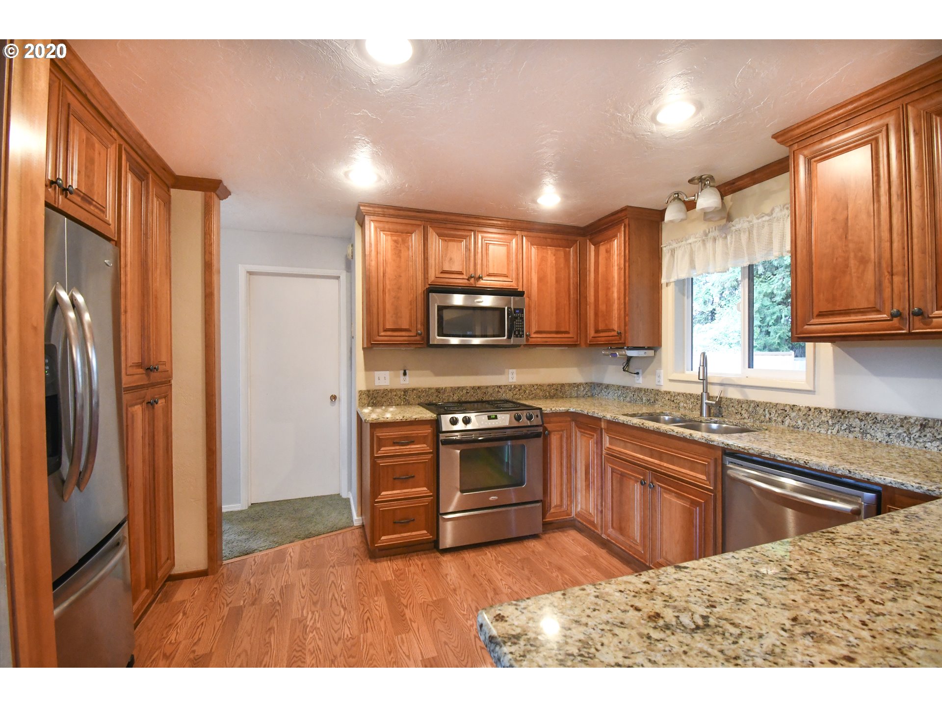 2765 Crocker Road Eugene, OR 97404 - Photo 8 of 32 Gallery Image 8