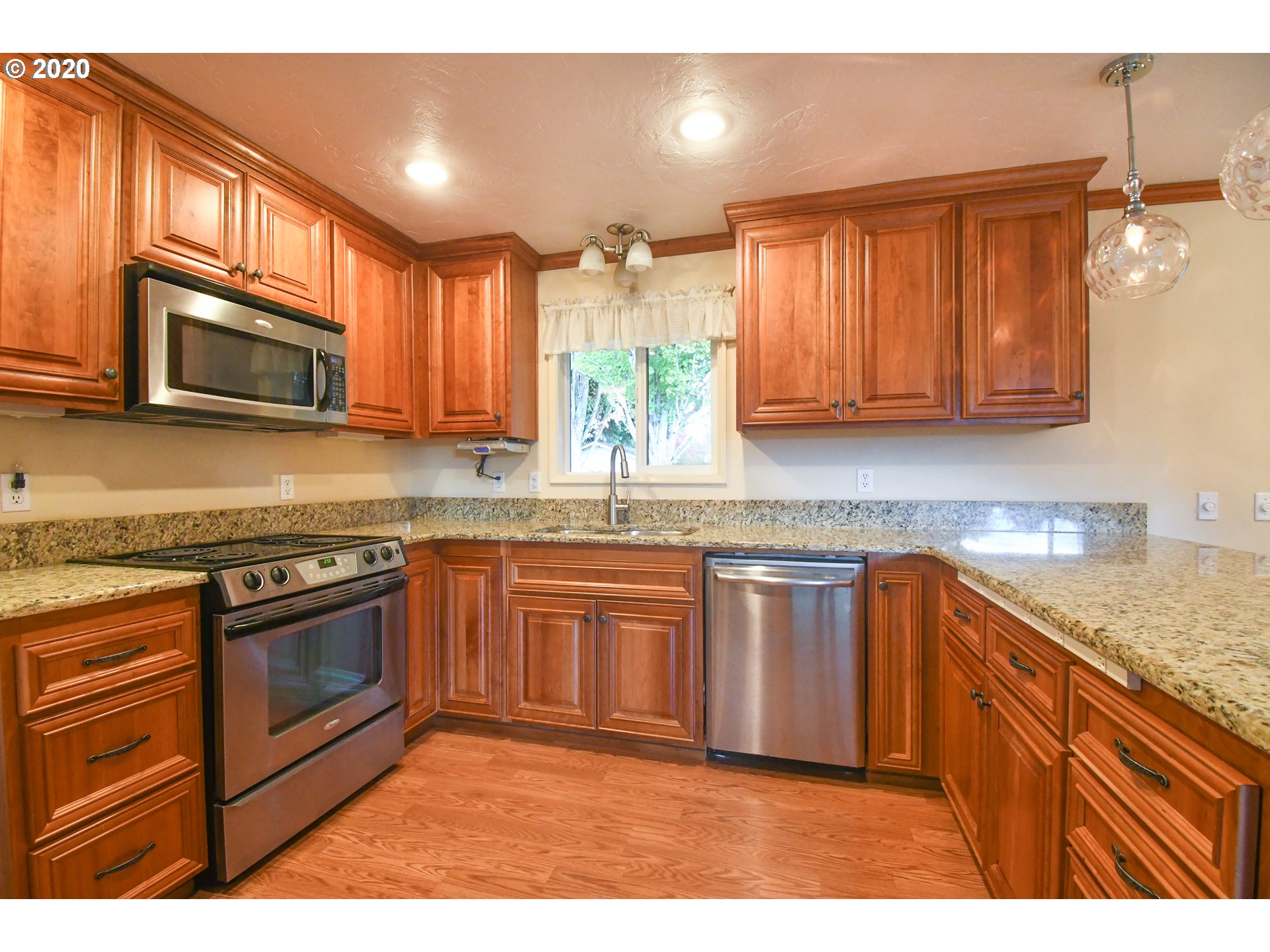 2765 Crocker Road Eugene, OR 97404 - Photo 9 of 32 Gallery Image 9