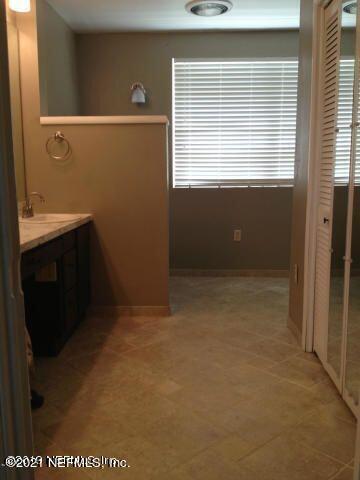 1022 Ibis Road Jacksonville, FL 32216 - Photo 12 of 15 Master bathroom