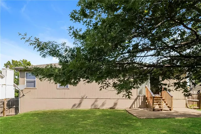 $2,080 | 3022 Southwest Shadow Brook Drive, Blue Springs, MO 64015